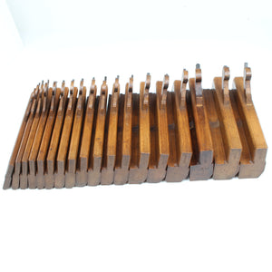 18x Old Early Mutter Wooden Hollow & Round Planes (Beech) - OldTools.co.uk