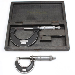 Moore and Wright Micrometers No. 965 & 996B - OldTools.co.uk